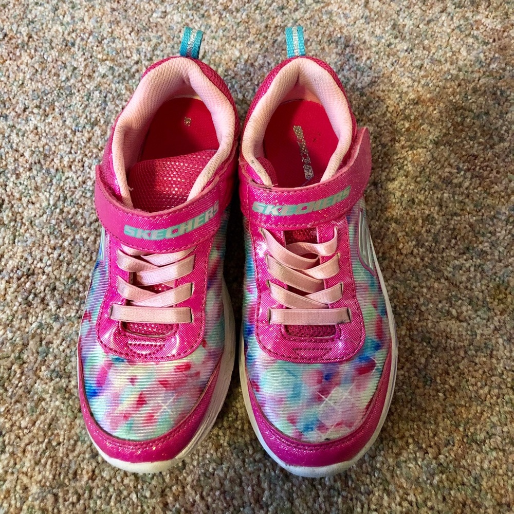 EUC Skechers Girls Light Up Sneakers